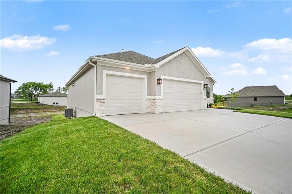 462 Green Drive — photo 3