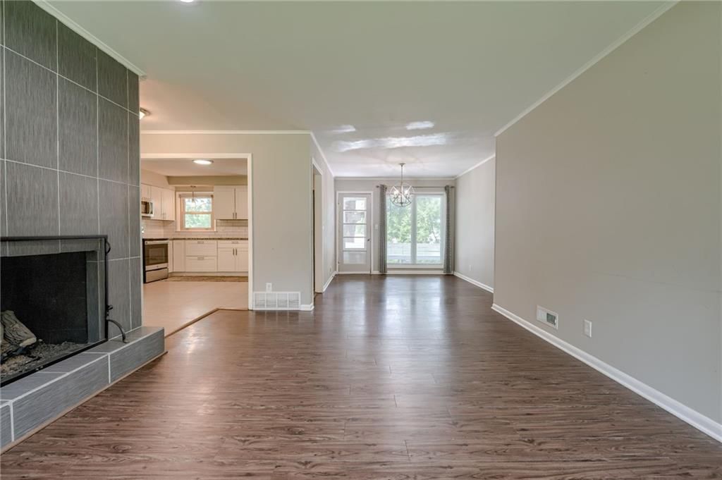 Photo 5 of 23 - 5112 Rock Creek Lane