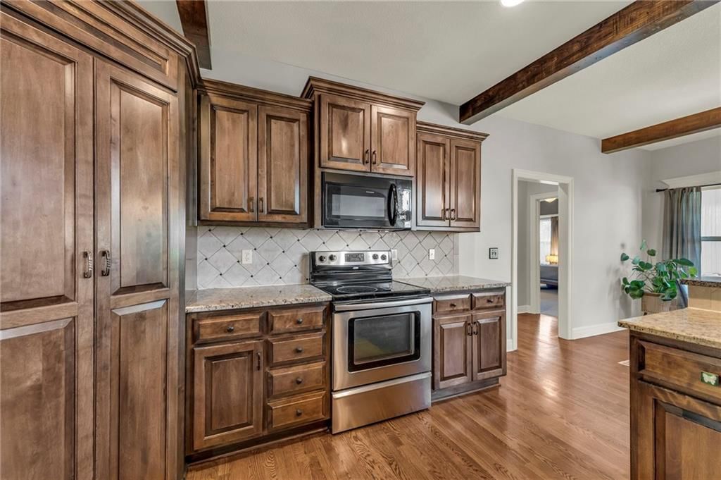 Photo 12 of 61 - 2301 NE 110th Street