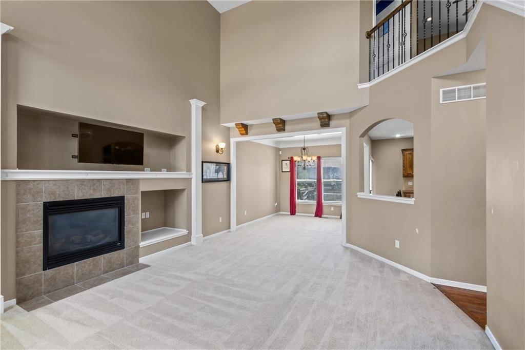 Photo 6 of 28 - 2133 W Ferrel Drive