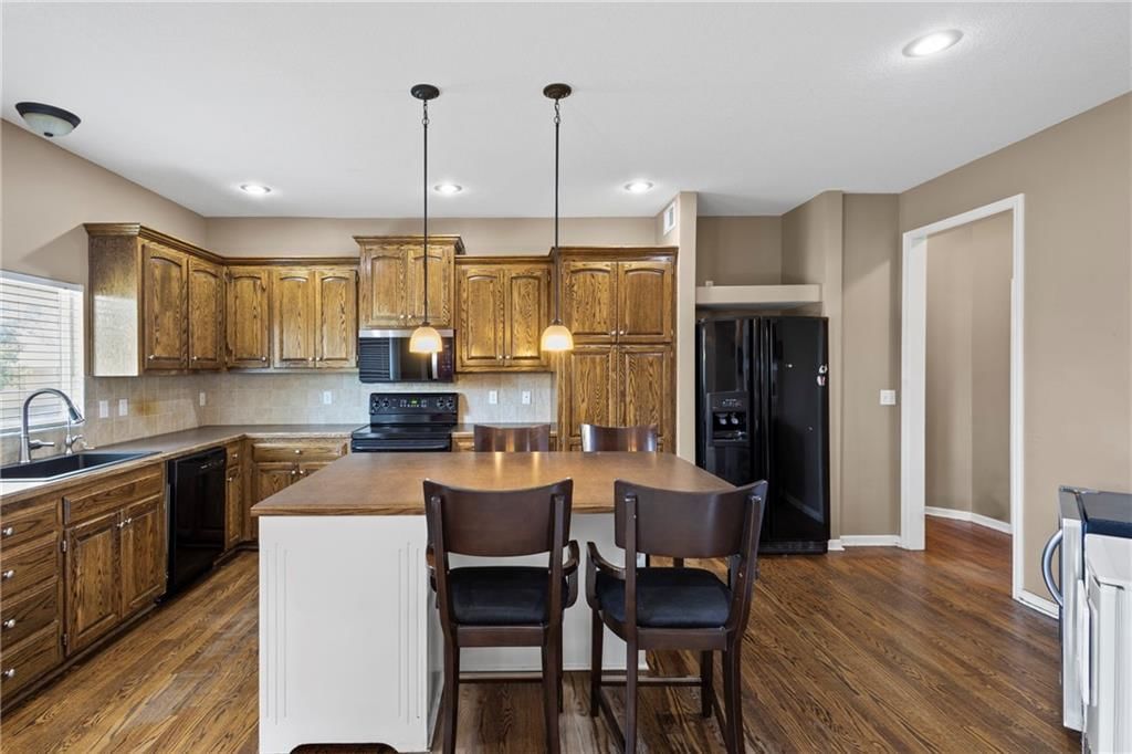 Photo 9 of 28 - 2133 W Ferrel Drive