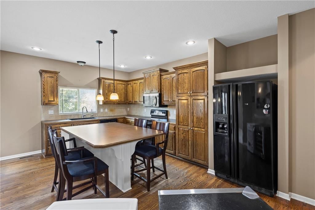 Photo 10 of 28 - 2133 W Ferrel Drive