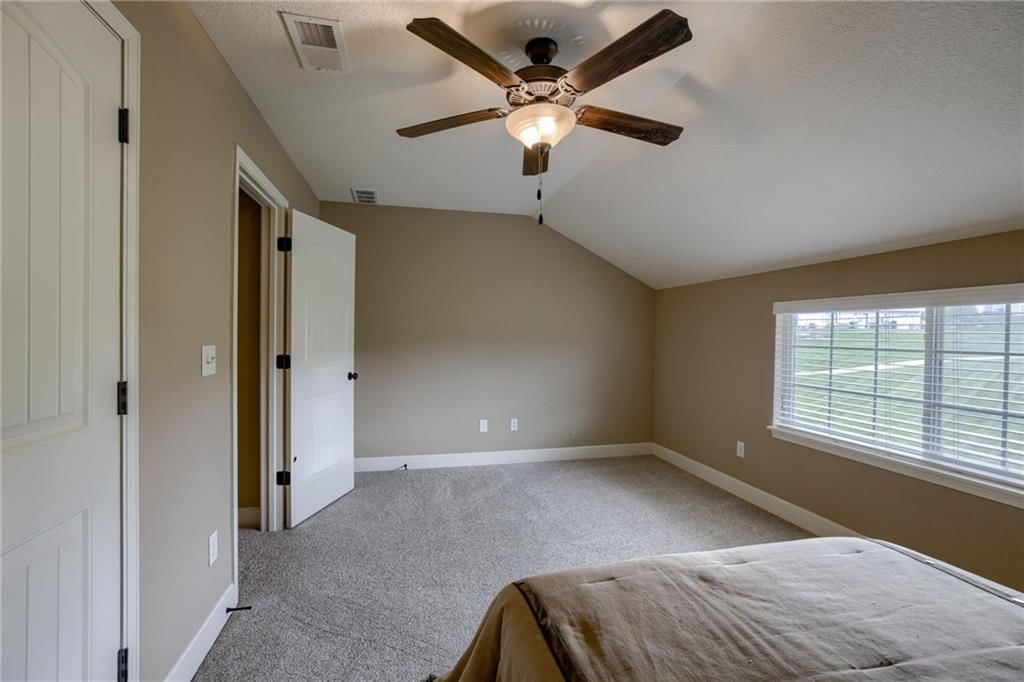 8317 N Spruce Avenue — photo 23
