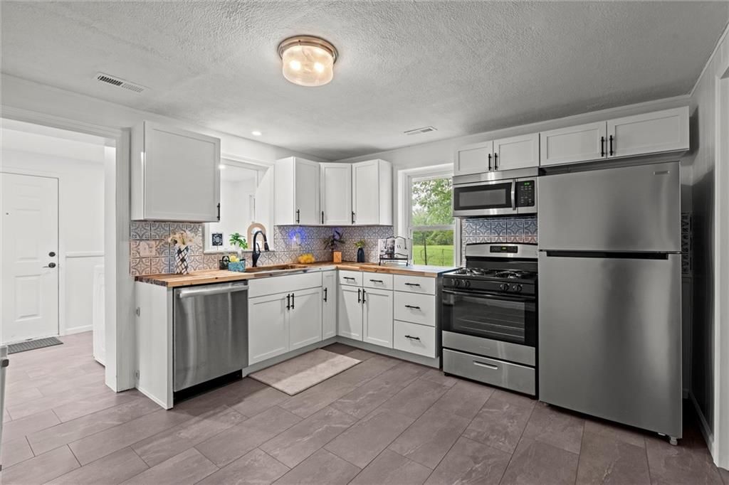 Photo 11 of 26 - 908 N 8th Street