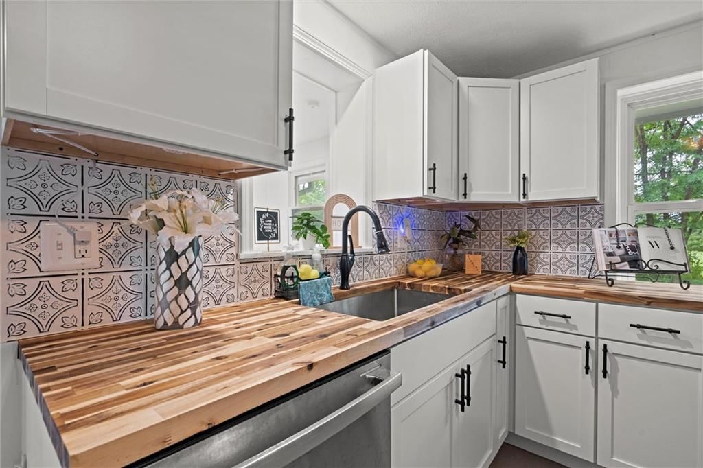 Photo 13 of 26 - 908 N 8th Street