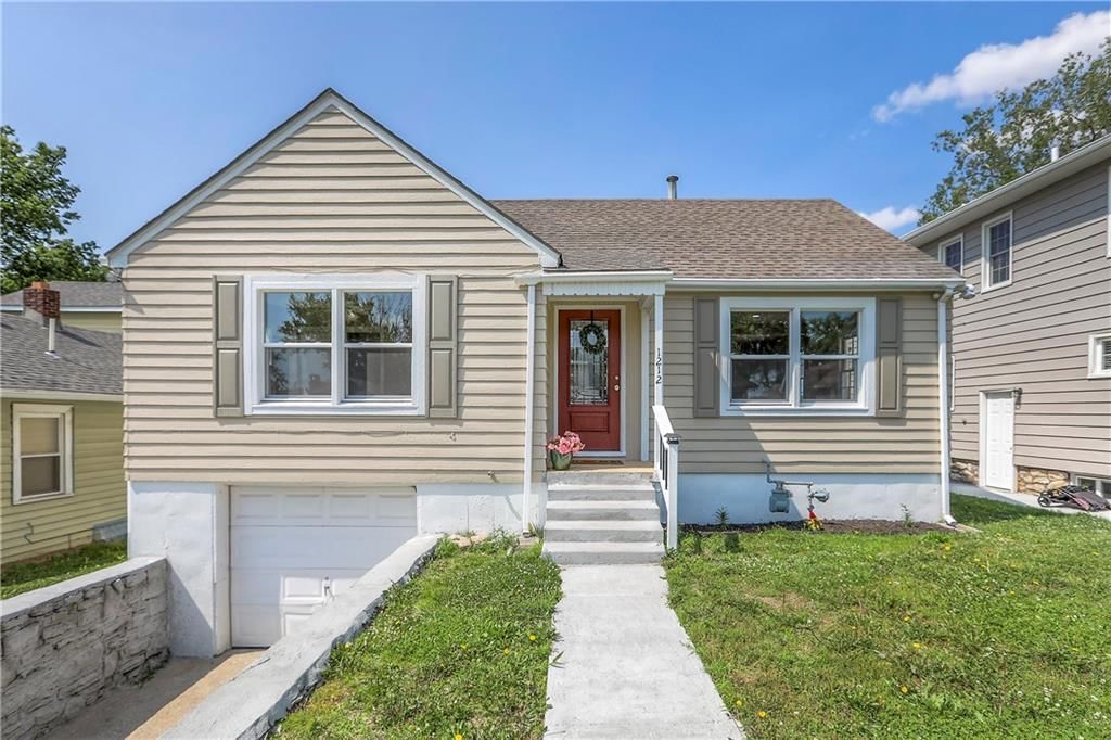1212 Everett Avenue — photo 1