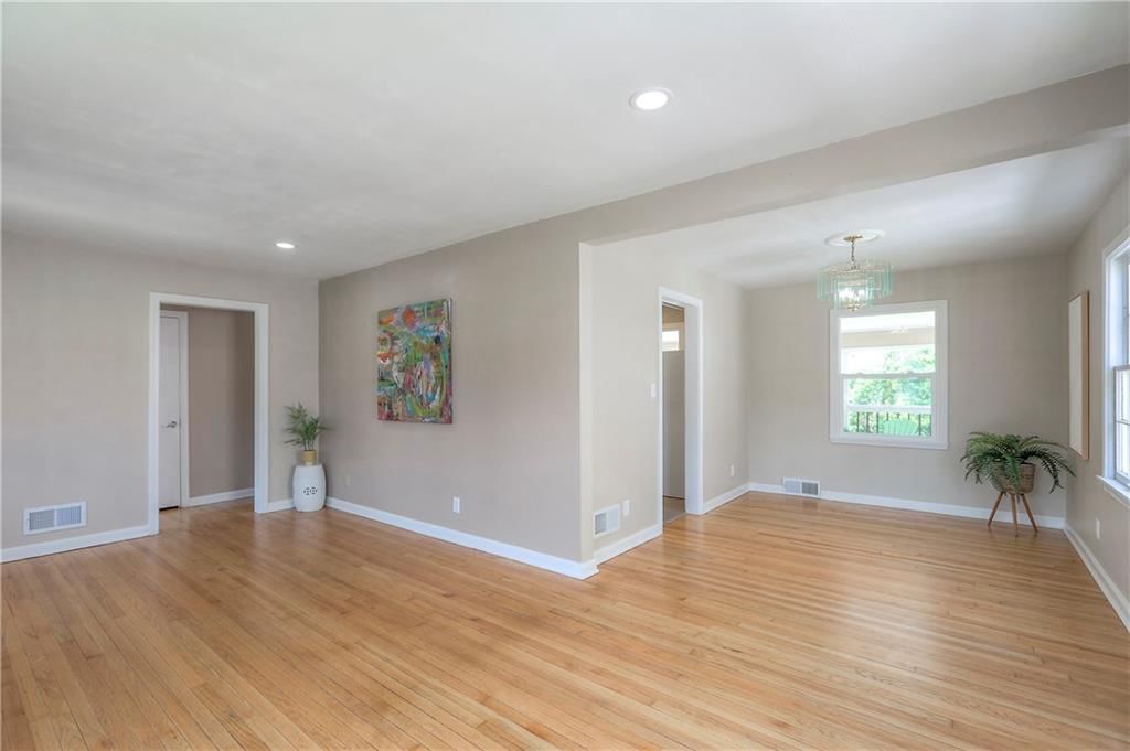 1212 Everett Avenue — photo 4