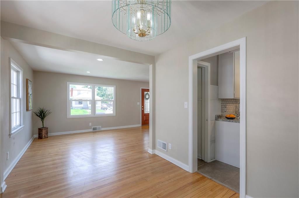 1212 Everett Avenue — photo 5