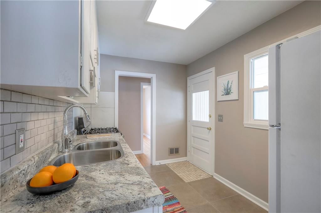 1212 Everett Avenue — photo 7