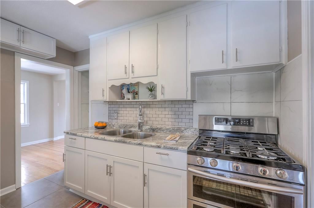 1212 Everett Avenue — photo 9