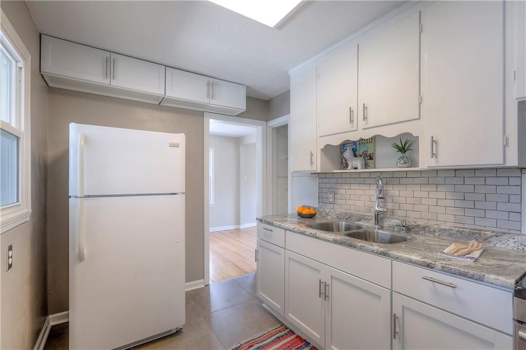1212 Everett Avenue — photo 10