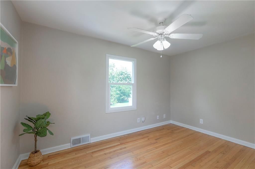 1212 Everett Avenue — photo 14