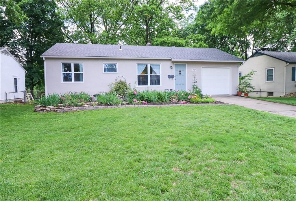 5904 N Howard Avenue — photo 1