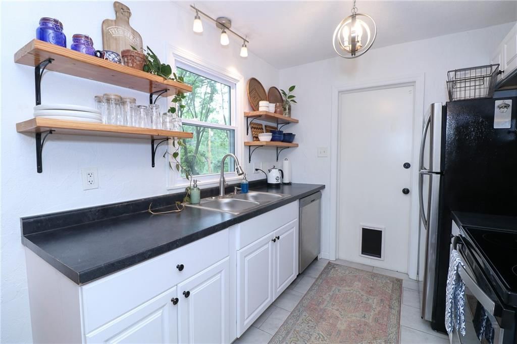 5904 N Howard Avenue — photo 9
