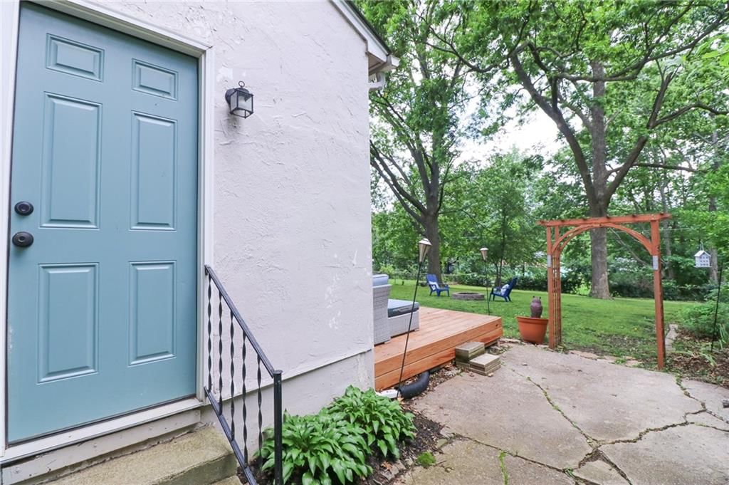 5904 N Howard Avenue — photo 18