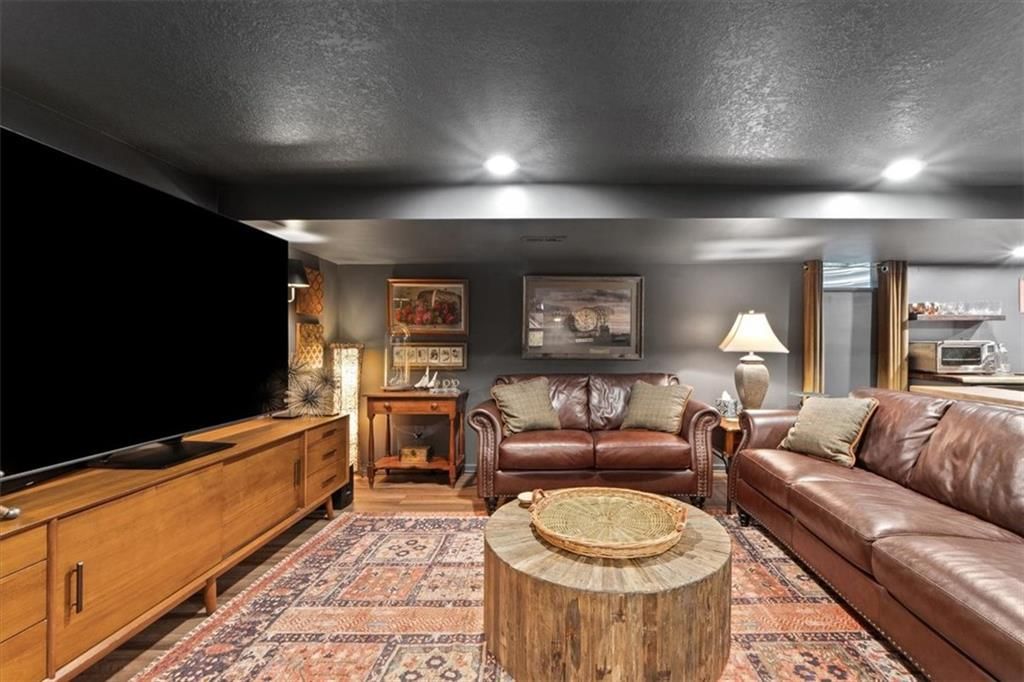 4325 W 112th Street — photo 31