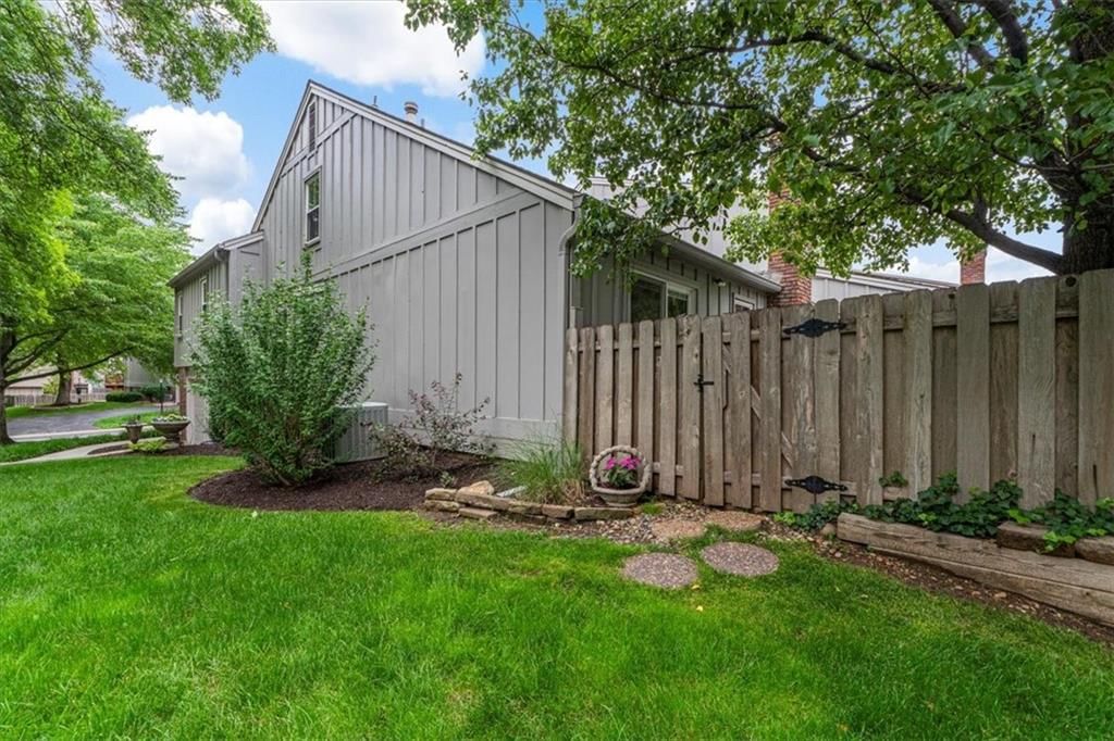 4325 W 112th Street — photo 36