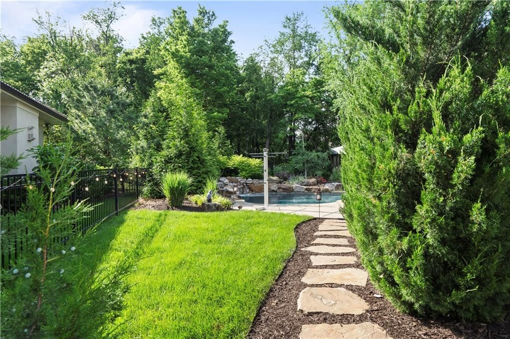 11106 W 146th Terrace — photo 74