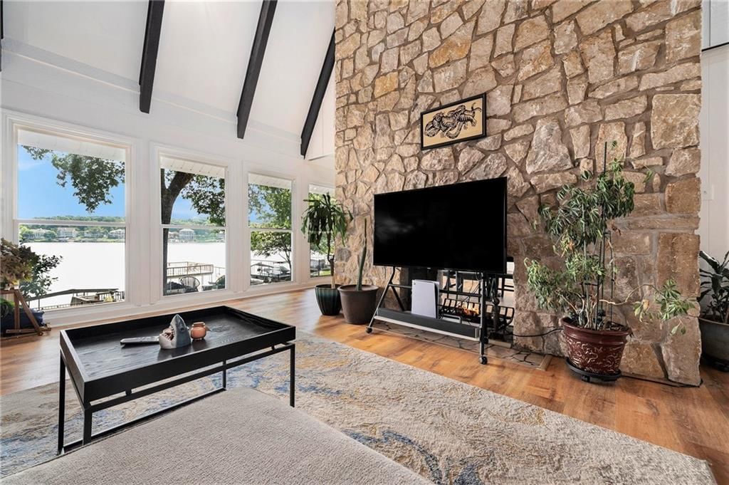 422 N Winnebago Drive — photo 6