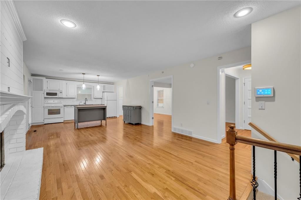 9210 Robinson Street — photo 15