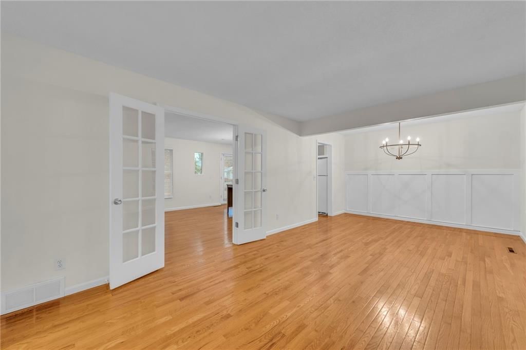9210 Robinson Street — photo 17
