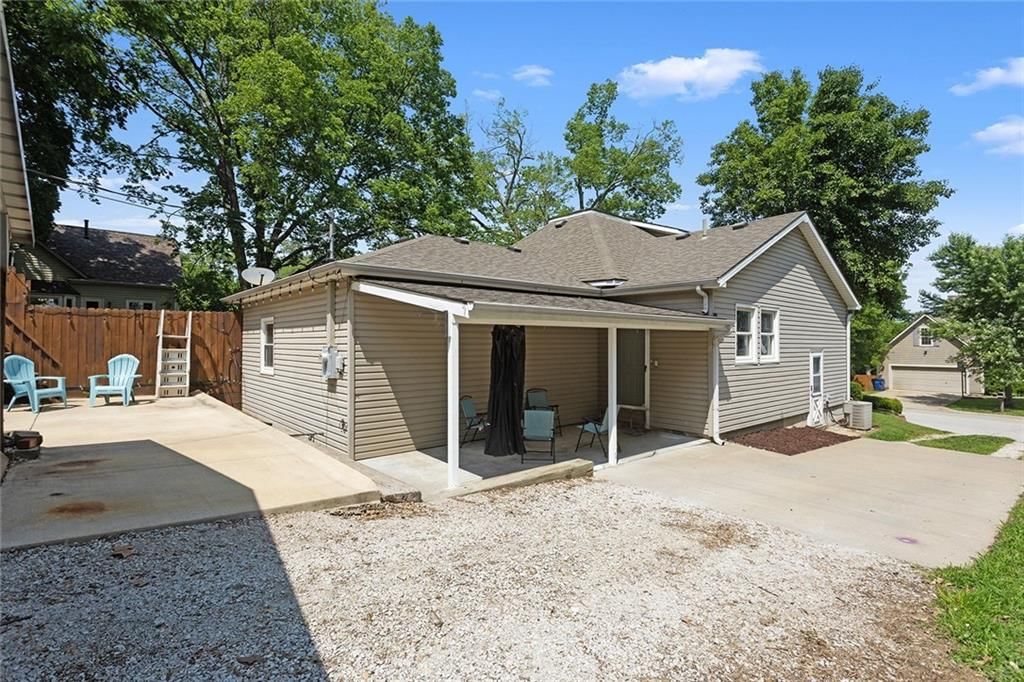 8220 Wyandotte Street — photo 33