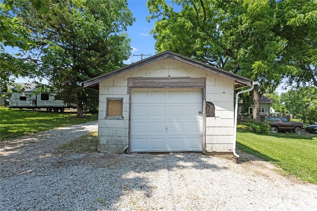 8220 Wyandotte Street — photo 37
