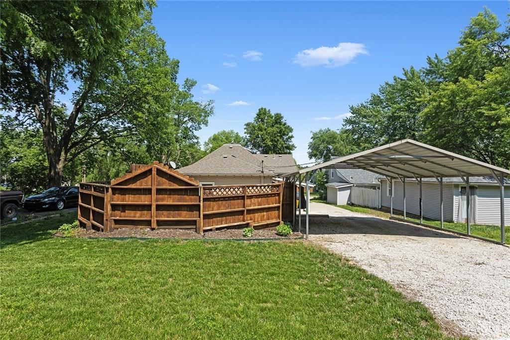 8220 Wyandotte Street — photo 38
