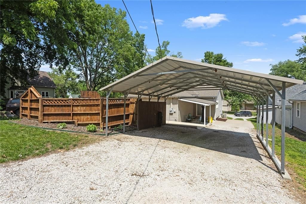 8220 Wyandotte Street — photo 39