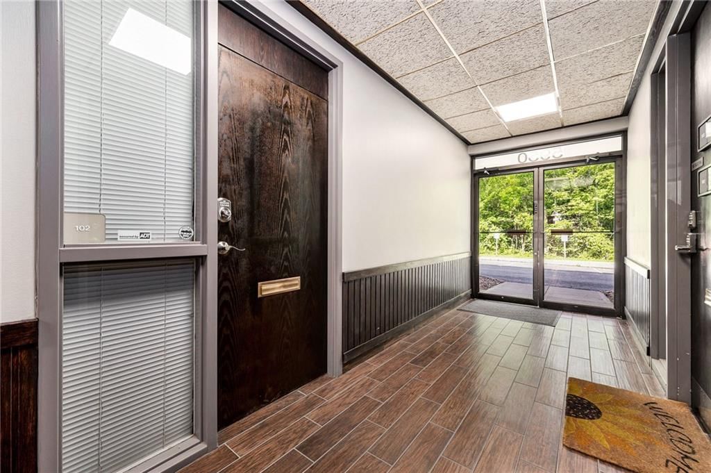 5950 N Oak Trafficway — photo 2