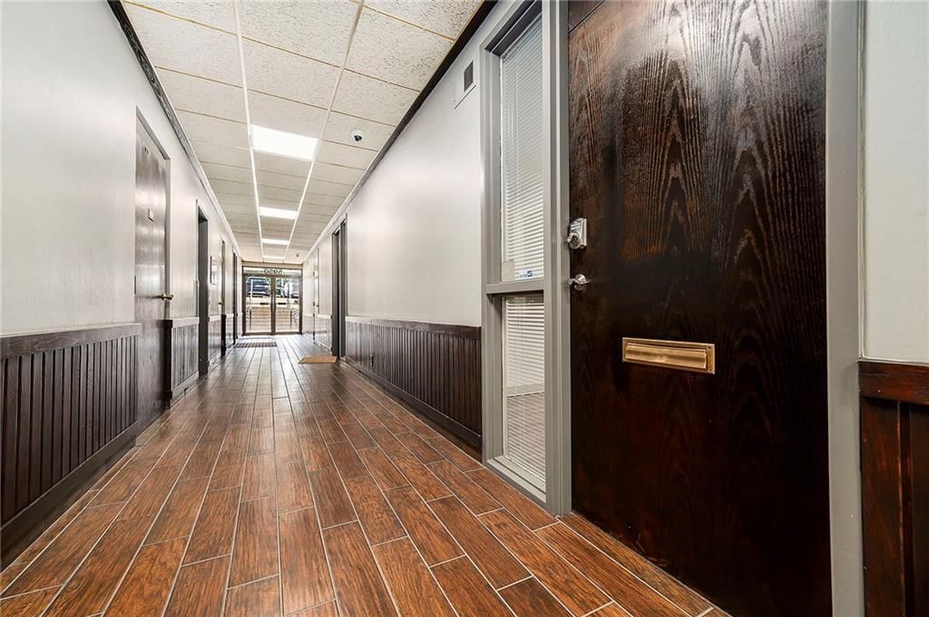 5950 N Oak Trafficway — photo 3