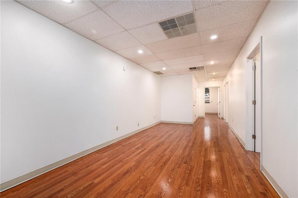 5950 N Oak Trafficway — photo 4