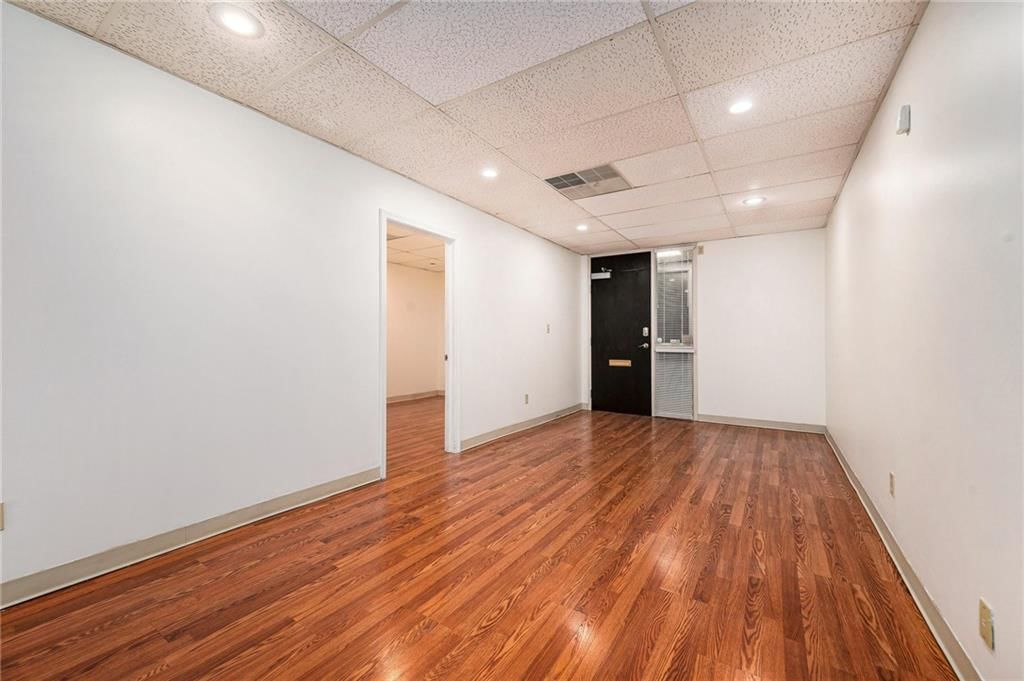 5950 N Oak Trafficway — photo 5