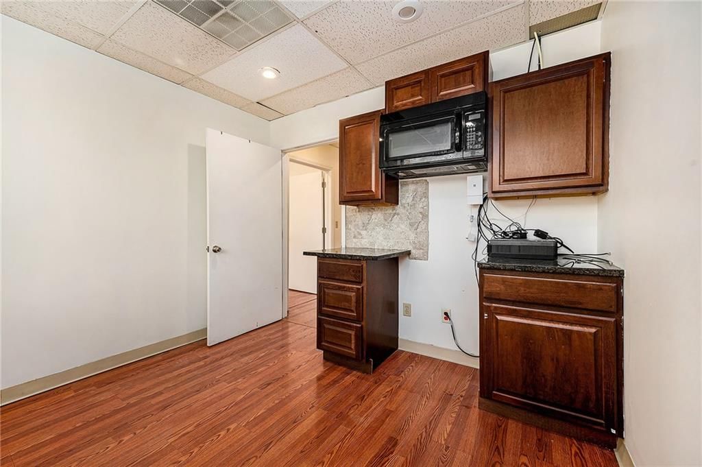 5950 N Oak Trafficway — photo 6