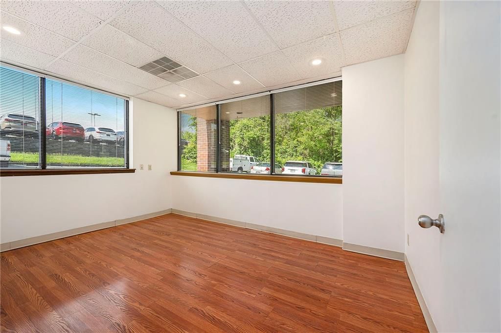 5950 N Oak Trafficway — photo 12