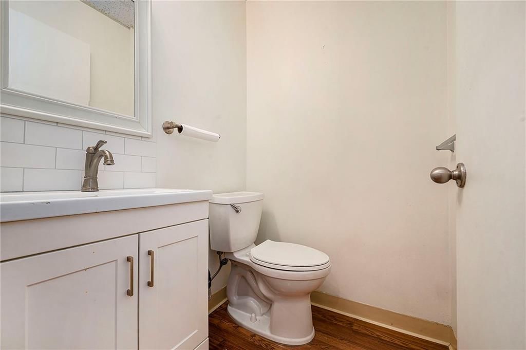 5950 N Oak Trafficway — photo 14