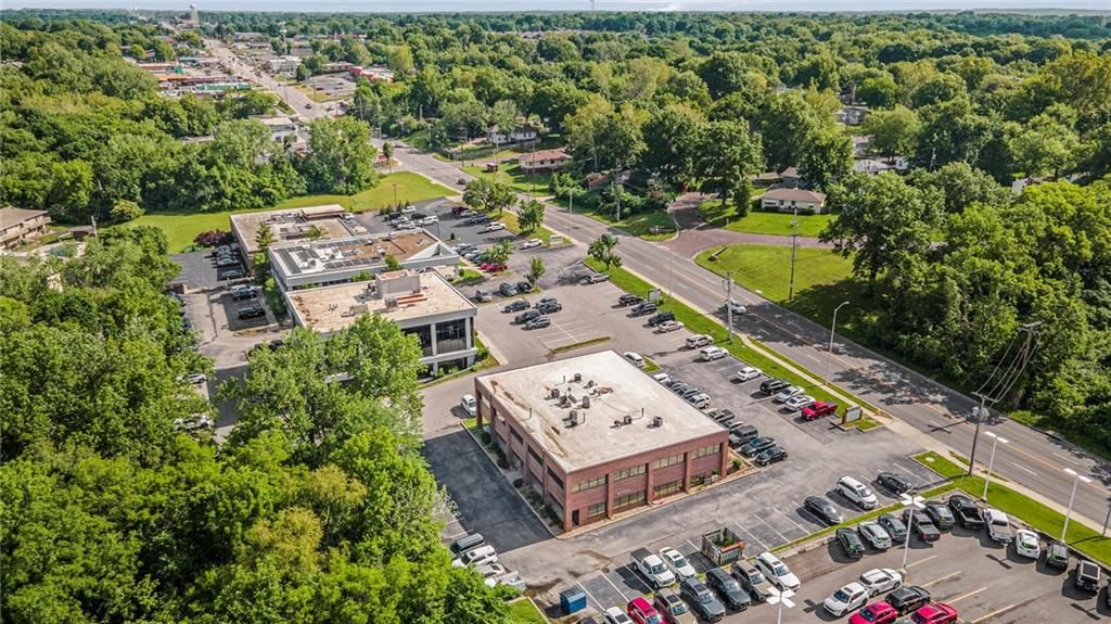 5950 N Oak Trafficway — photo 16