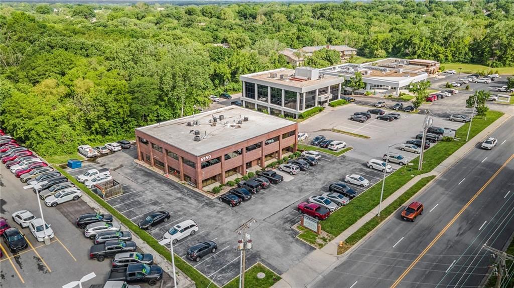 5950 N Oak Trafficway — photo 18