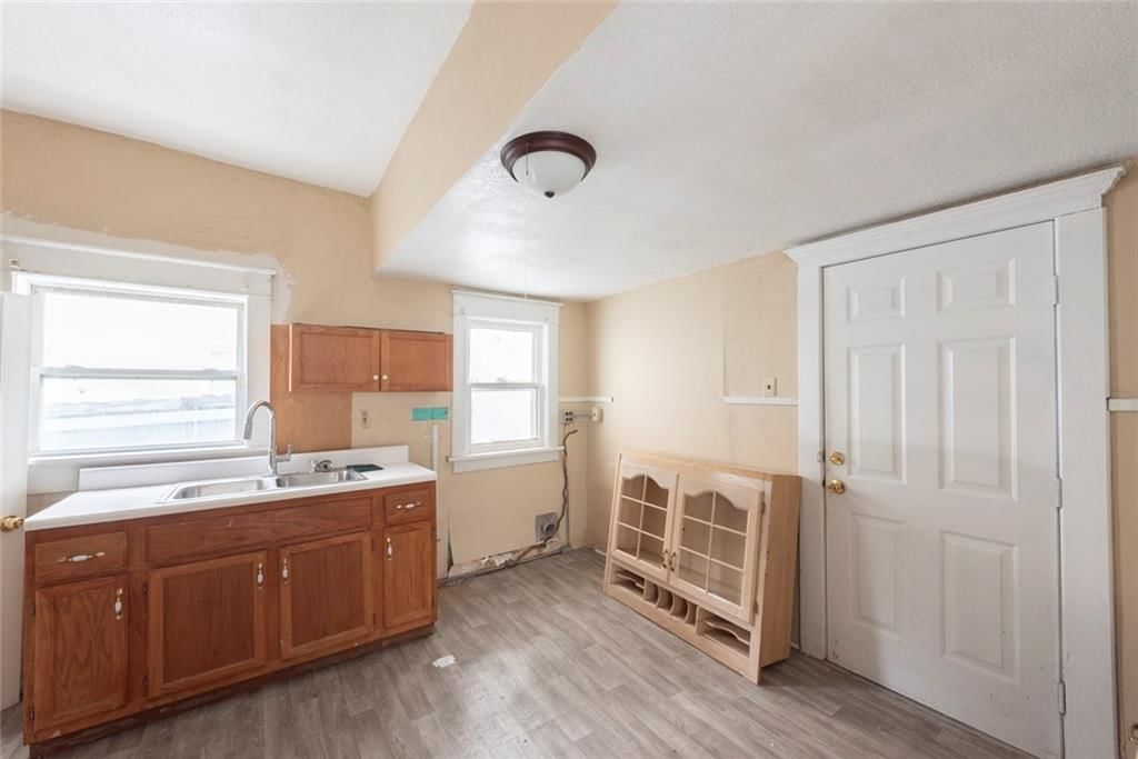1129 Metropolitan Avenue — photo 7