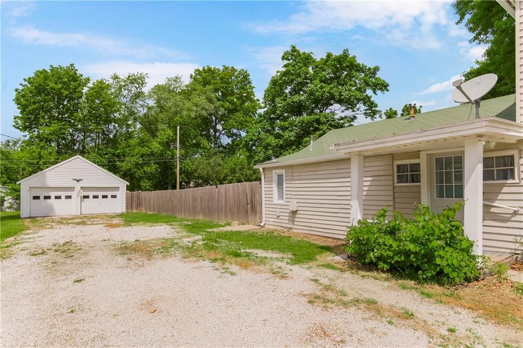 Photo 33 of 42 - 9318 NOLAND Road
