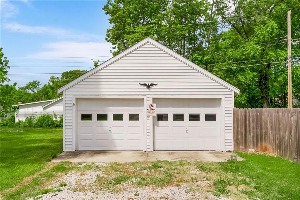 Photo 34 of 42 - 9318 NOLAND Road