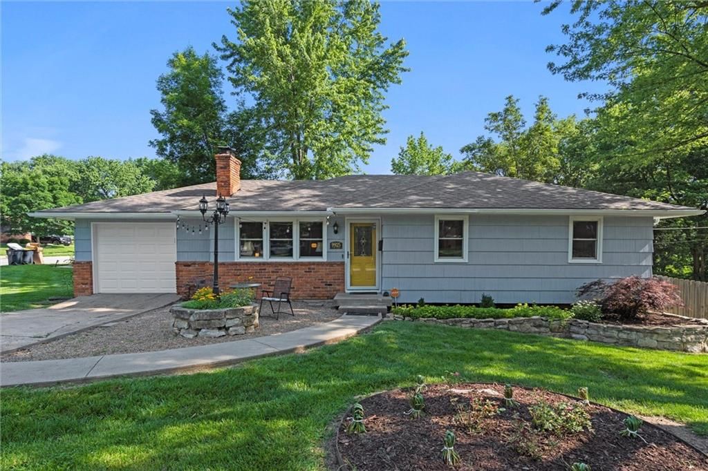 9925 Flora Avenue — photo 1