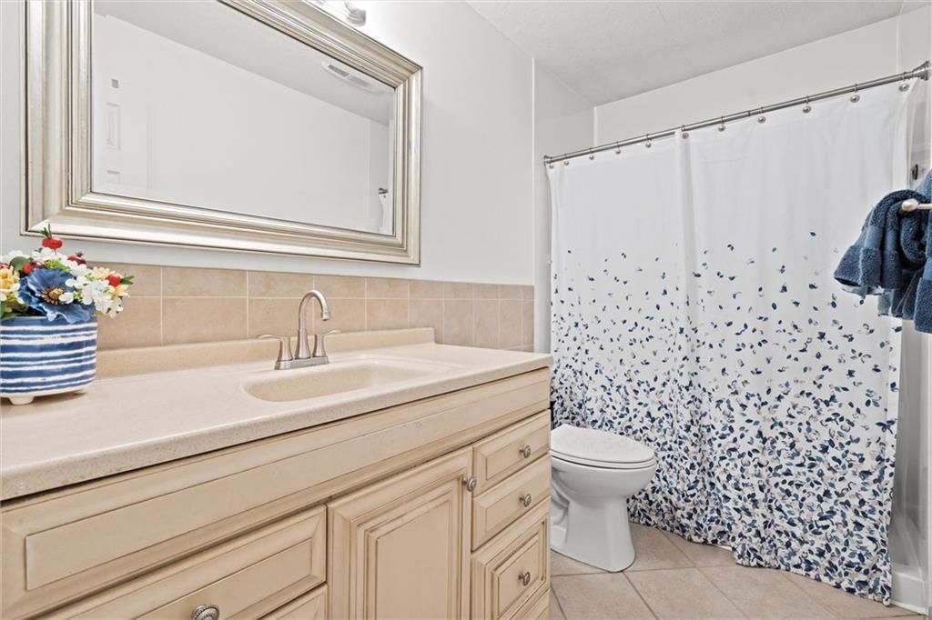 9925 Flora Avenue — photo 17