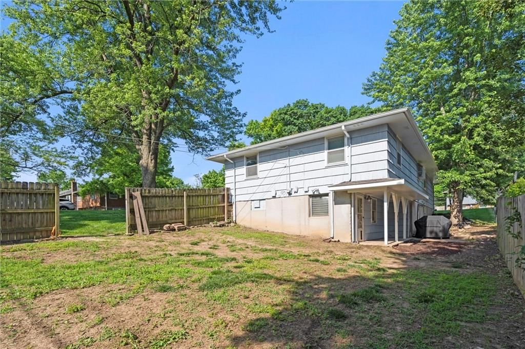 9925 Flora Avenue — photo 31