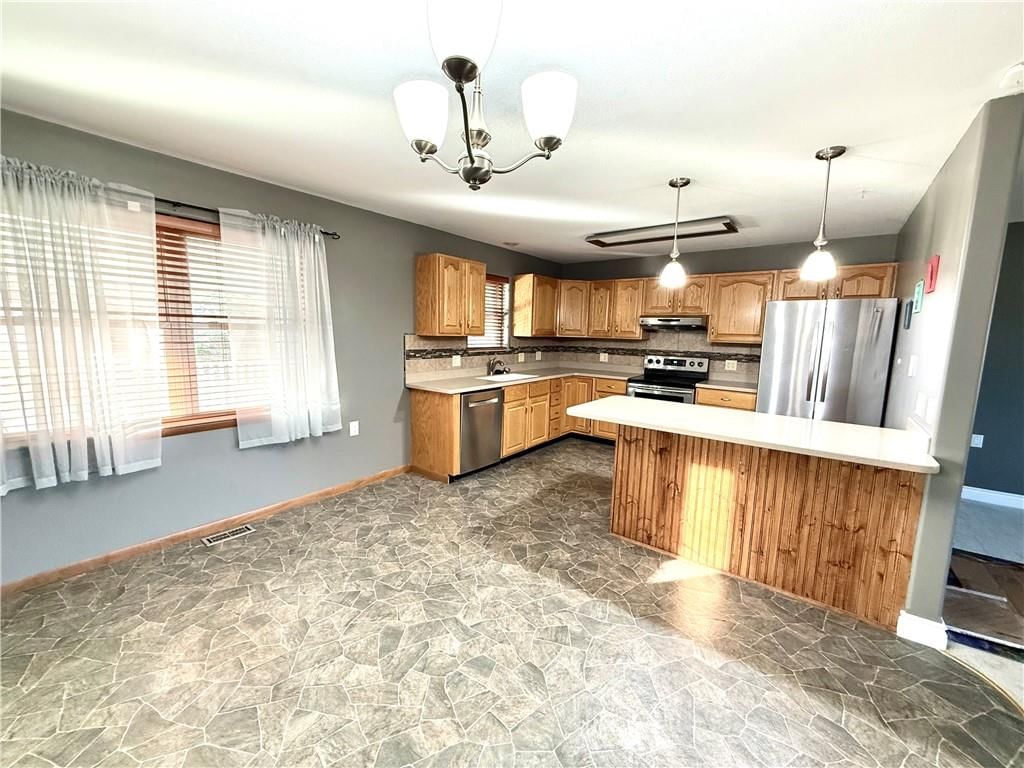 302 W 16TH Street — photo 7