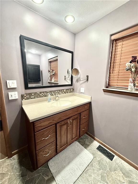 302 W 16TH Street — photo 14
