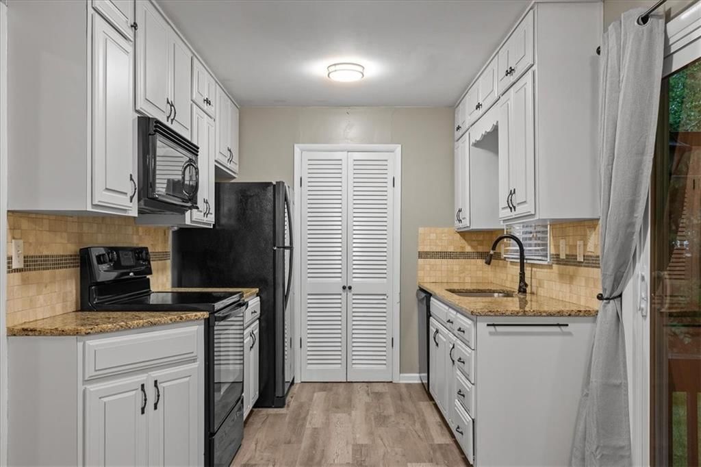 8632 Larsen Street — photo 10