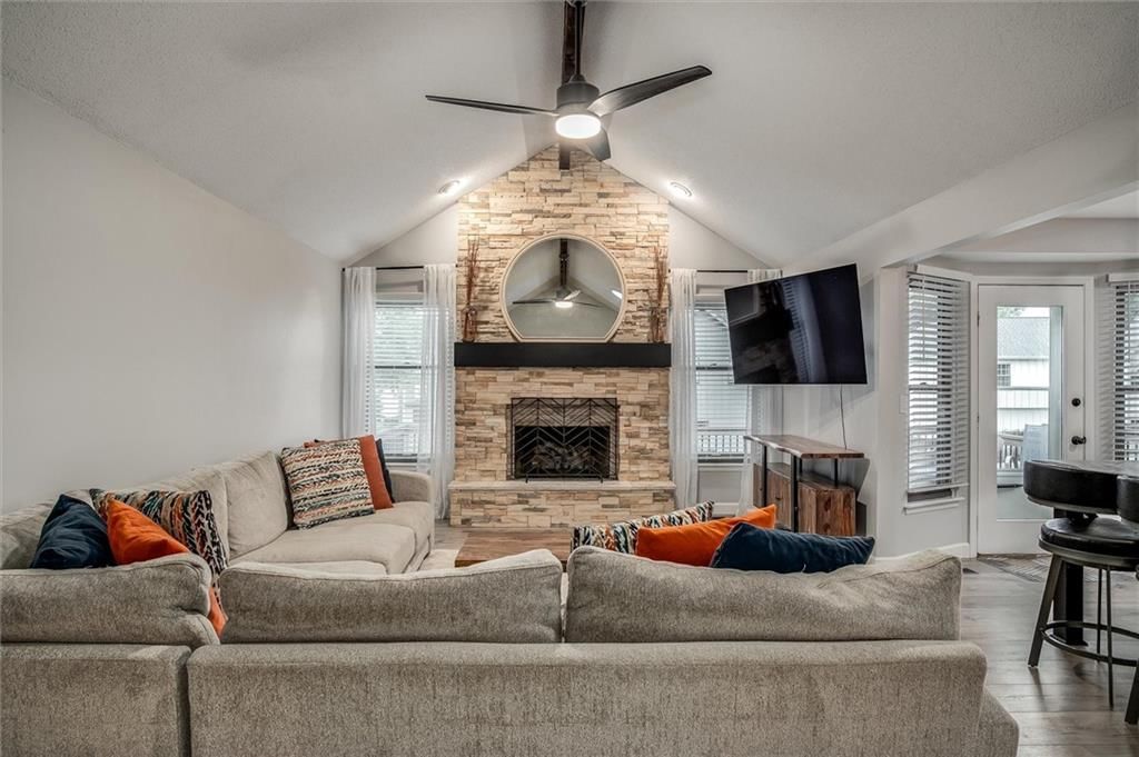 15332 W 82nd Street — photo 5