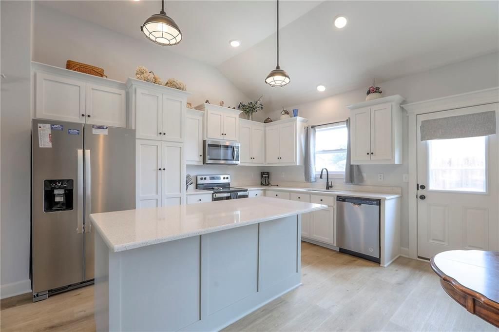217 S Devin Street — photo 3