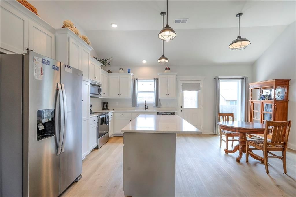 217 S Devin Street — photo 4